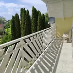 Szandra Apartmanhaz *