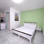 Szandra Apartmanhaz شقة Gyenesdiás