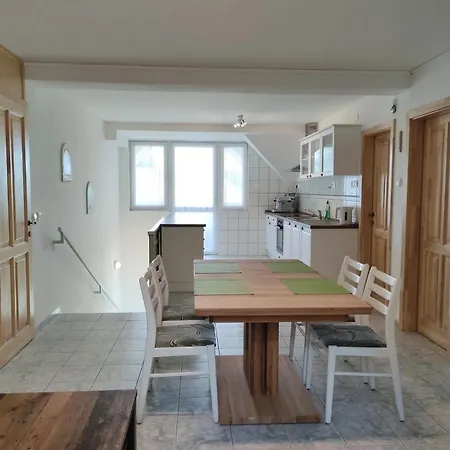 Szandra Apartmanhaz דירה