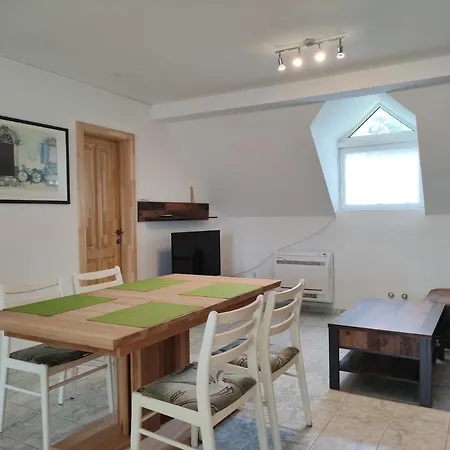 Szandra Apartmanhaz * 기에네스디아스