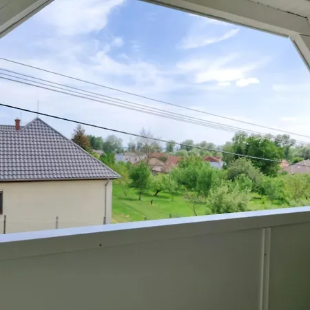 דירה Szandra Apartmanhaz *