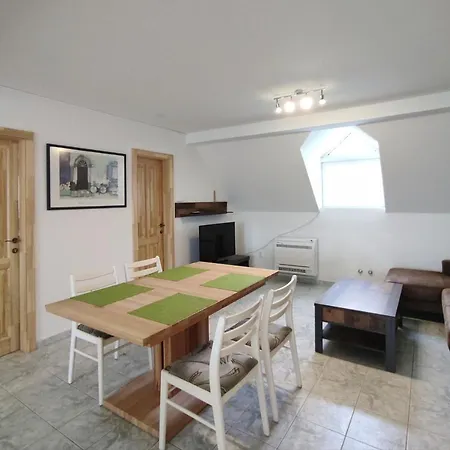 Szandra Apartmanhaz * 기에네스디아스