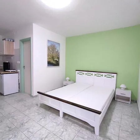 Szandra Apartmanhaz דירה גיינסדיאס