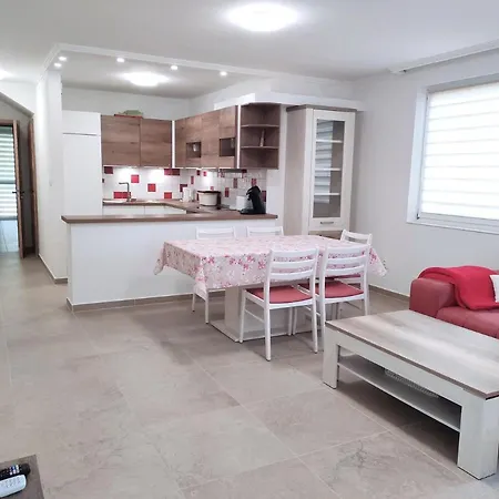 Szandra Apartmanhaz