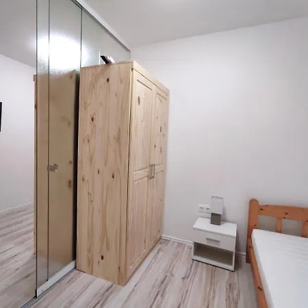 Szandra Apartmanhaz דירה *