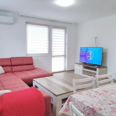 Szandra Apartmanhaz *