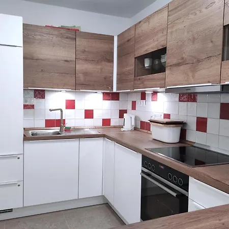 Szandra Apartmanhaz * גיינסדיאס