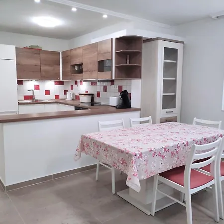 Szandra Apartmanhaz * 기에네스디아스