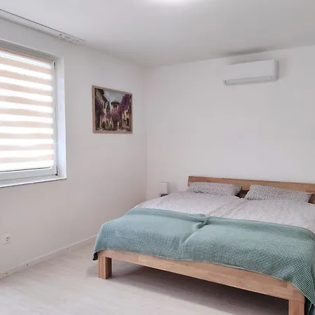 아파트 Szandra Apartmanhaz *