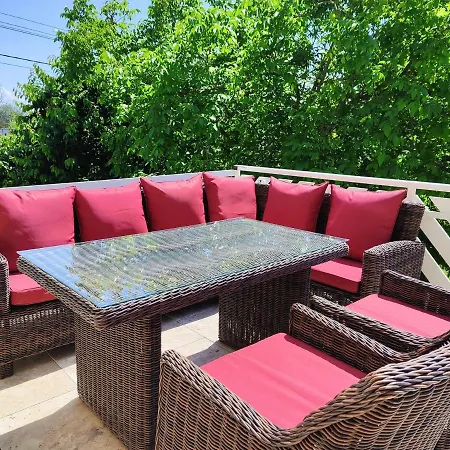 Szandra Apartmanhaz * גיינסדיאס