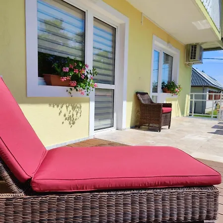 Szandra Apartmanhaz * גיינסדיאס