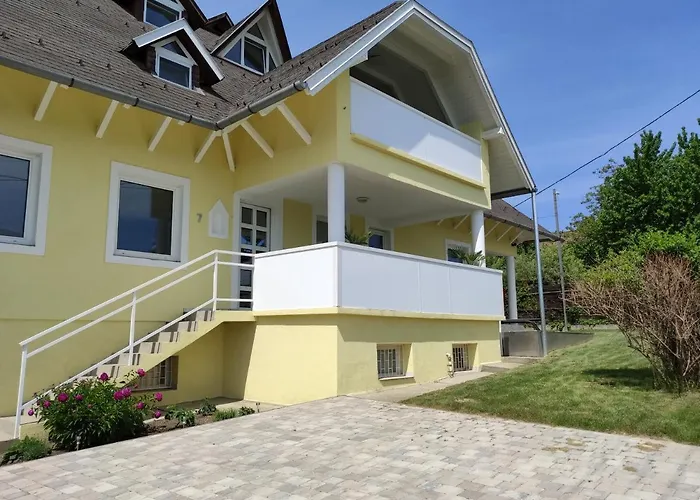 Szandra Apartmanhaz * גיינסדיאס