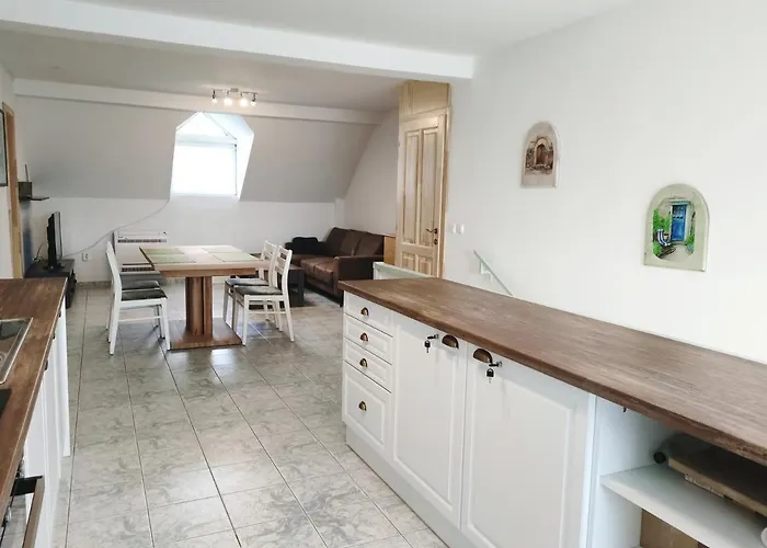 Szandra Apartmanhaz דירה