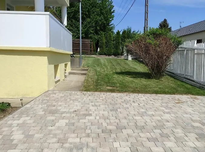 Szandra Apartmanhaz 기에네스디아스