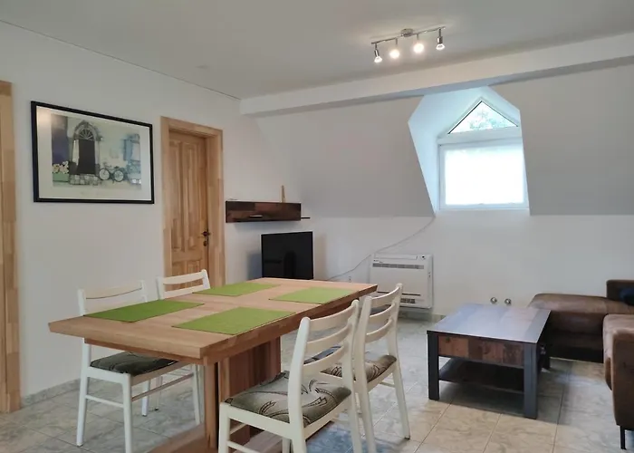 Szandra Apartmanhaz * 기에네스디아스
