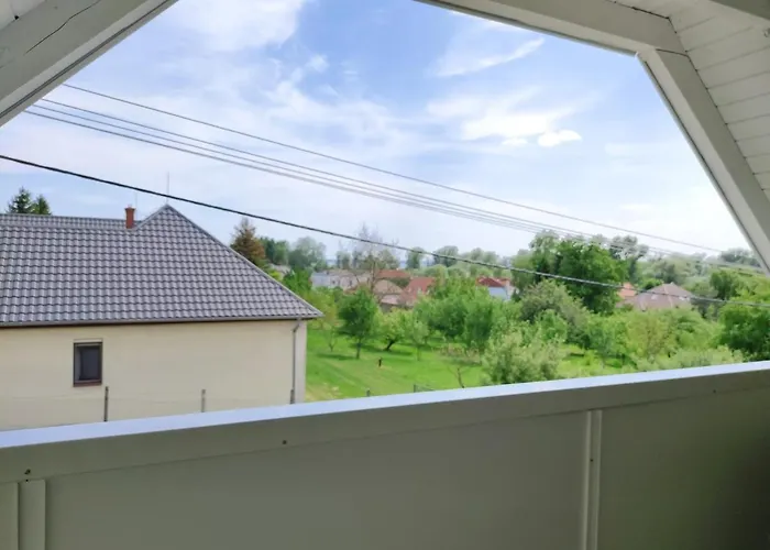 דירה Szandra Apartmanhaz *