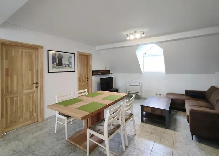 Szandra Apartmanhaz * גיינסדיאס