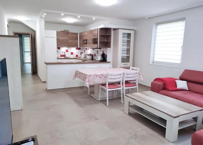 Szandra Apartmanhaz
