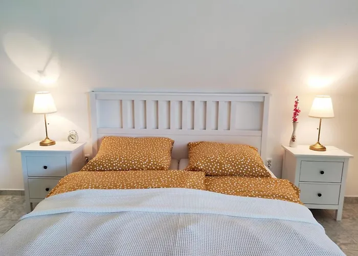 דירה Szandra Apartmanhaz *