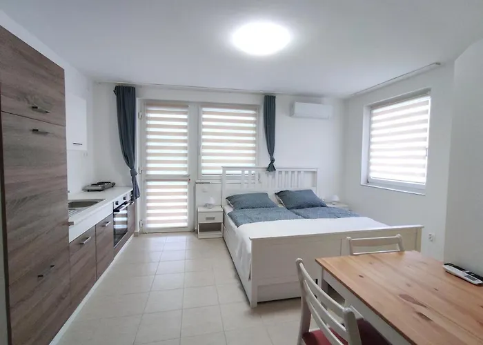 Szandra Apartmanhaz *