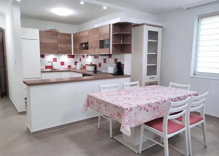 Szandra Apartmanhaz * גיינסדיאס