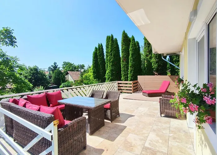 Szandra Apartmanhaz * גיינסדיאס