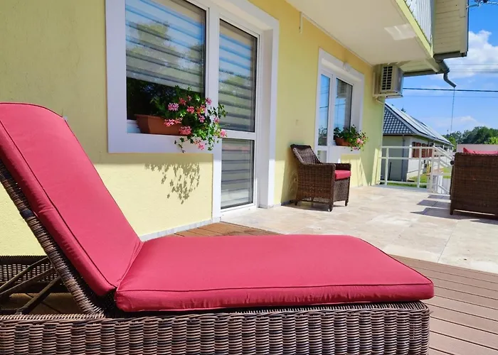 Szandra Apartmanhaz * גיינסדיאס